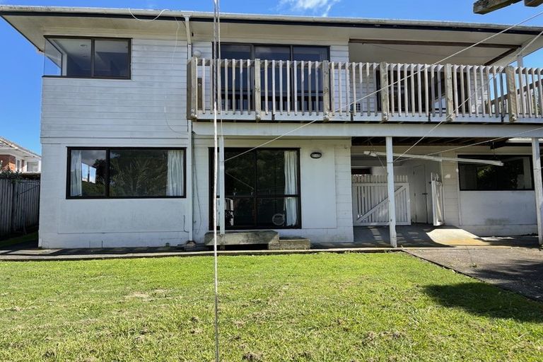 Photo of property in 18 Bradbury Road, Botany Downs, Auckland, 2010
