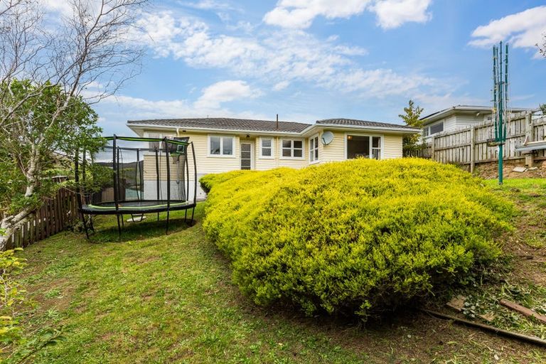 Photo of property in 39 Saint Johns Terrace, Tawa, Wellington, 5028