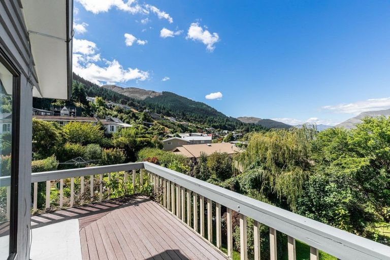 Photo of property in 15 Avalon Crescent, Fernhill, Queenstown, 9300