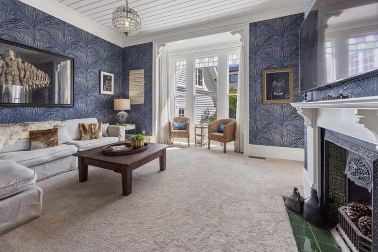 Photo of property in 329 Mangorei Road, Merrilands, New Plymouth, 4312