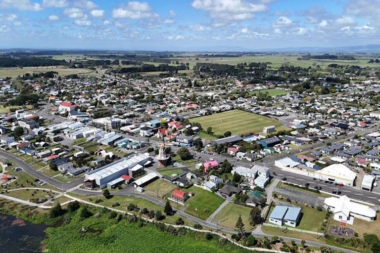 Photo of property in 32 Harbour Street, Foxton, 4814