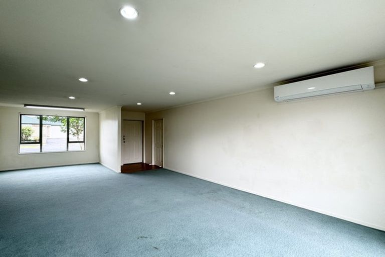 Photo of property in 42 Summerland Drive, Henderson, Auckland, 0612