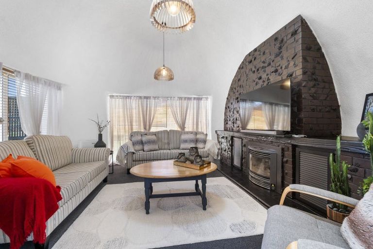 Photo of property in 17 Chartwell Drive, Eltham, 4322