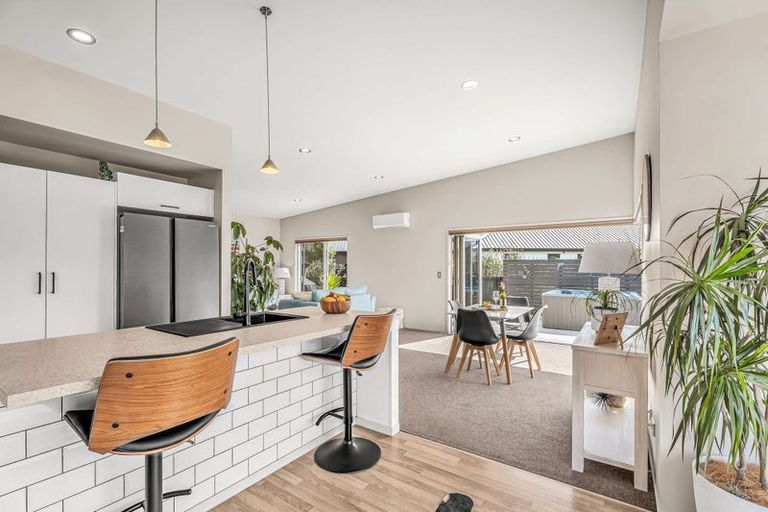 Photo of property in 10 Rena Place, Whitianga, 3510