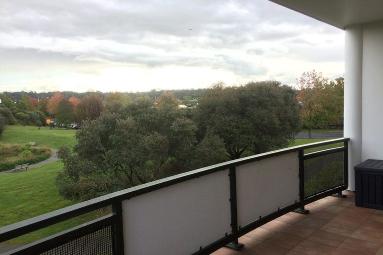 Photo of property in 11/372 Rosedale Road, Rosedale, Auckland, 0632