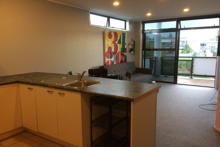 Photo of property in 11/372 Rosedale Road, Rosedale, Auckland, 0632