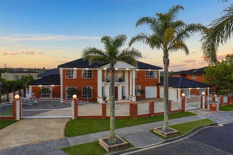 Photo of property in 18 Mansion Court, West Harbour, Auckland, 0618