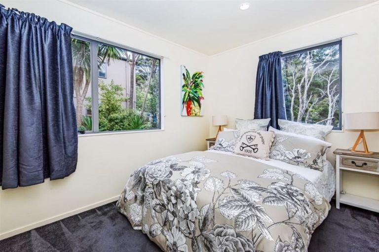 Photo of property in 14 Capilano Place, Glenfield, Auckland, 0629