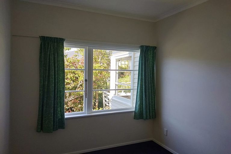 Photo of property in 18 Trelissick Crescent, Ngaio, Wellington, 6035