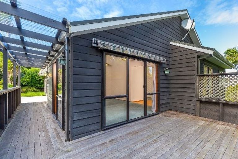 Photo of property in 2/38 Heathcote Road, Castor Bay, Auckland, 0620