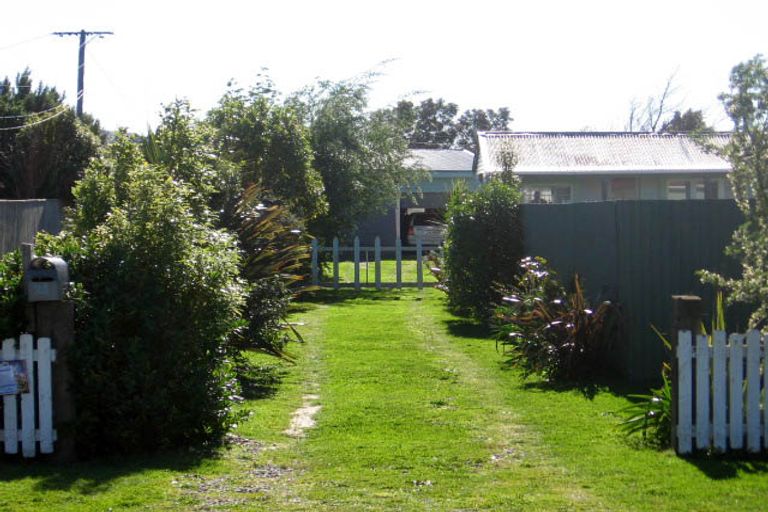 Photo of property in 21 Woodward Street East, Featherston, 5710