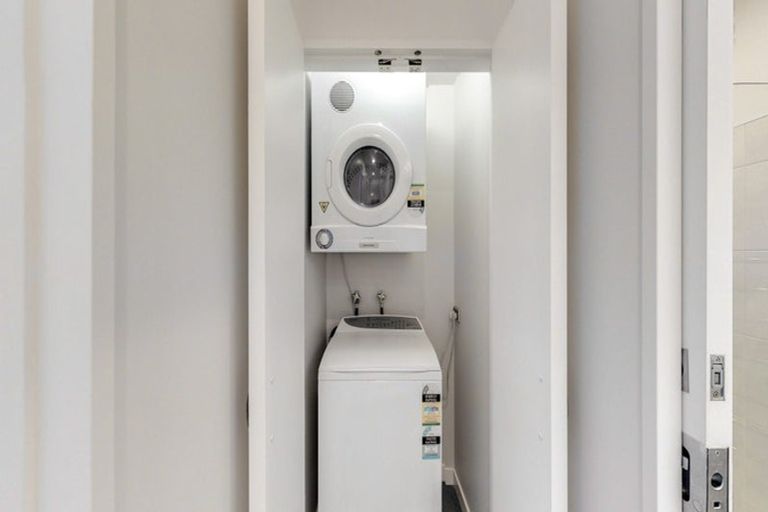 Photo of property in 15 San Sebastian Road, Kelburn, Wellington, 6012