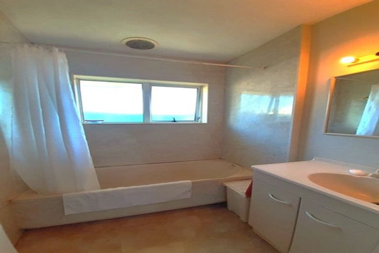 Photo of property in 1/11 Hollyford Avenue, Bryndwr, Christchurch, 8053