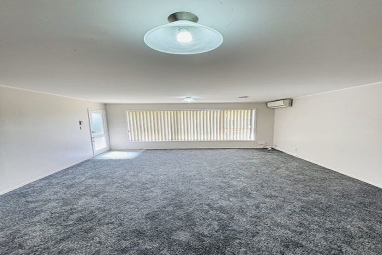 Photo of property in 60 Strid Road, Te Atatu South, Auckland, 0610