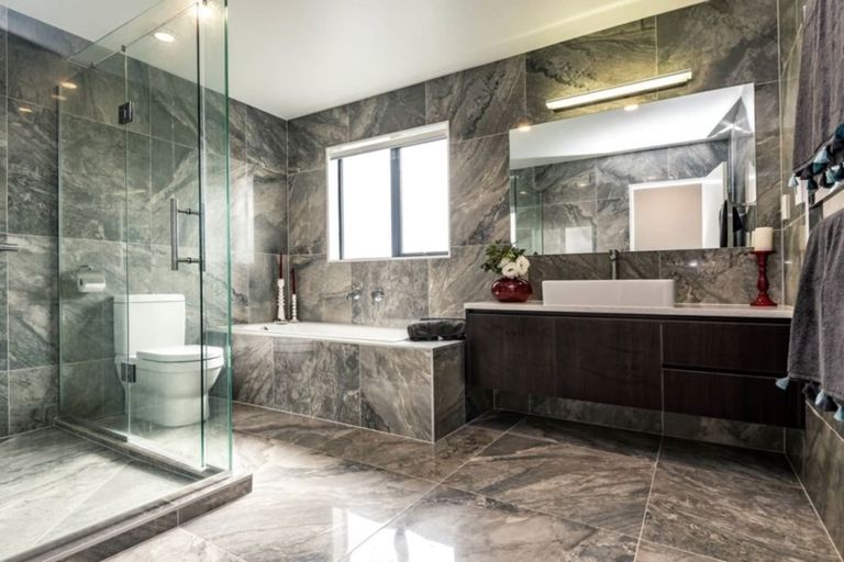 Photo of property in 16 Carlos Drive, Flat Bush, Auckland, 2016