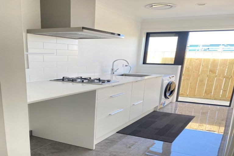 Photo of property in 2 Yulia Road, Flat Bush, Auckland, 2016