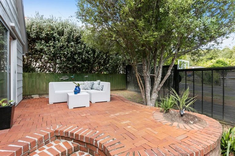 Photo of property in 2/21 Simon Ellice Drive, Bayview, Auckland, 0629