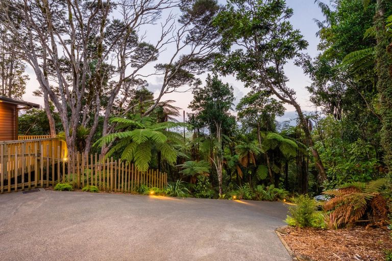 Photo of property in 410a Scenic Drive, Waiatarua, Auckland, 0612