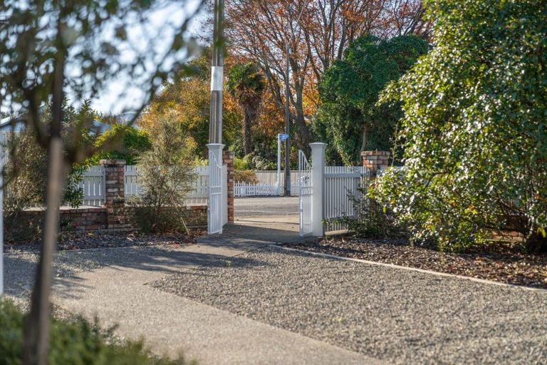 Photo of property in 260-262 High Street North, Carterton, 5713