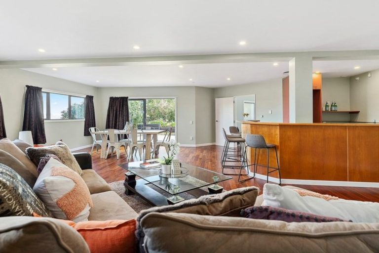 Photo of property in 9 Inverell Way, Seatoun, Wellington, 6022