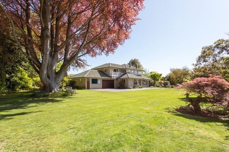 Photo of property in 385 Sawyers Arms Road, Harewood, Christchurch, 8051