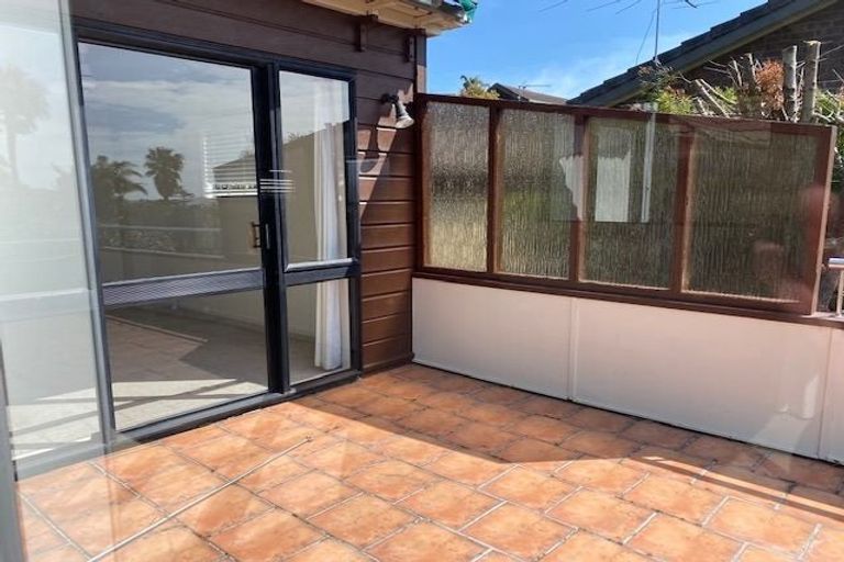 Photo of property in 2/31 Sunderlands Road, Half Moon Bay, Auckland, 2012