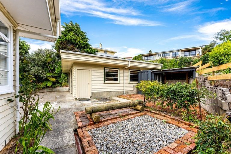 Photo of property in 111 Miromiro Road, Normandale, Lower Hutt, 5010