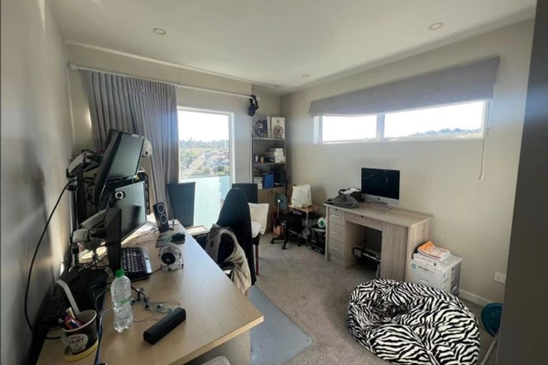 Photo of property in 1 Allegro Way, Oteha, Auckland, 0632