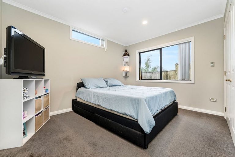 Photo of property in 53 Helleur Road, Massey, Auckland, 0614