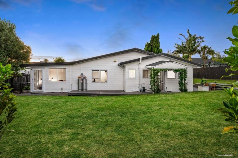 Photo of property in 8 Matipo Road, Te Atatu Peninsula, Auckland, 0610