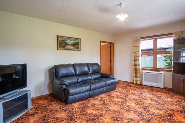 Photo of property in 7 Canberra Place, Redwood, Christchurch, 8051