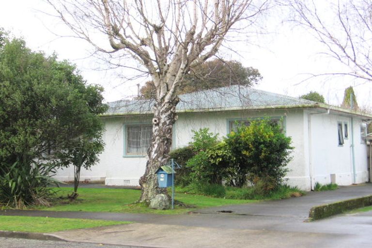 Photo of property in 22 Galway Avenue, Hokowhitu, Palmerston North, 4410