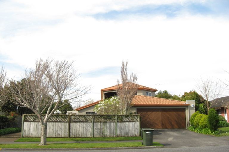Photo of property in 5 Kinross Drive, Merrilands, New Plymouth, 4312