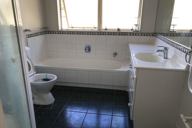 Photo of property in 116 Burswood Drive, Burswood, Auckland, 2013