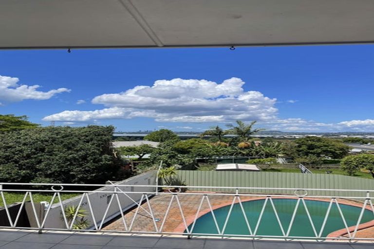 Photo of property in 233 Te Atatu Road, Te Atatu South, Auckland, 0610