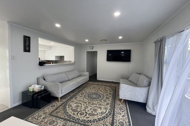 Photo of property in 27 Cedar Heights Avenue, Massey, Auckland, 0614