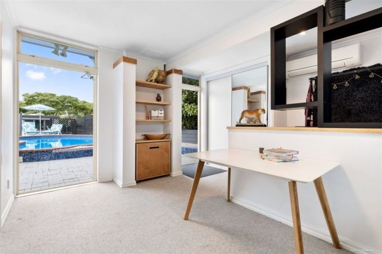 Photo of property in 43 Knightsbridge Drive, Forrest Hill, Auckland, 0620