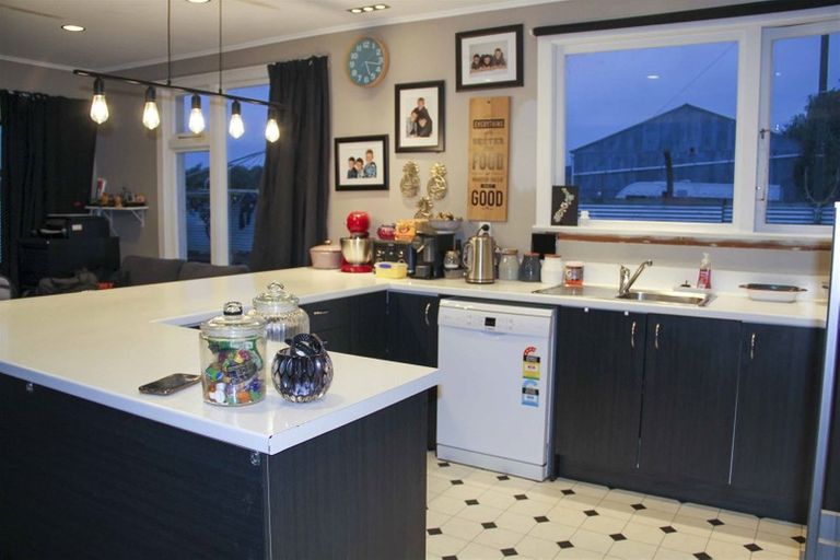 Photo of property in 14 Ferry Road, Tuatapere, 9620