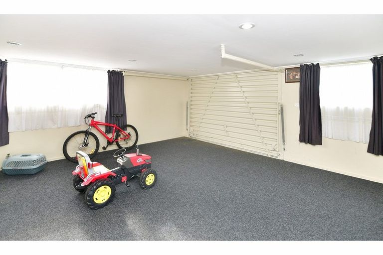 Photo of property in 1 Lakeside Drive, Orewa, 0931