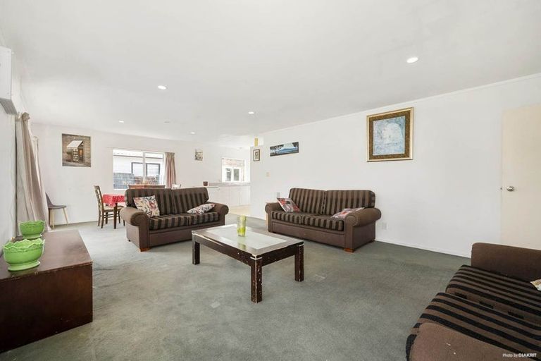 Photo of property in 1/18 Eulogy Place, Randwick Park, Auckland, 2105