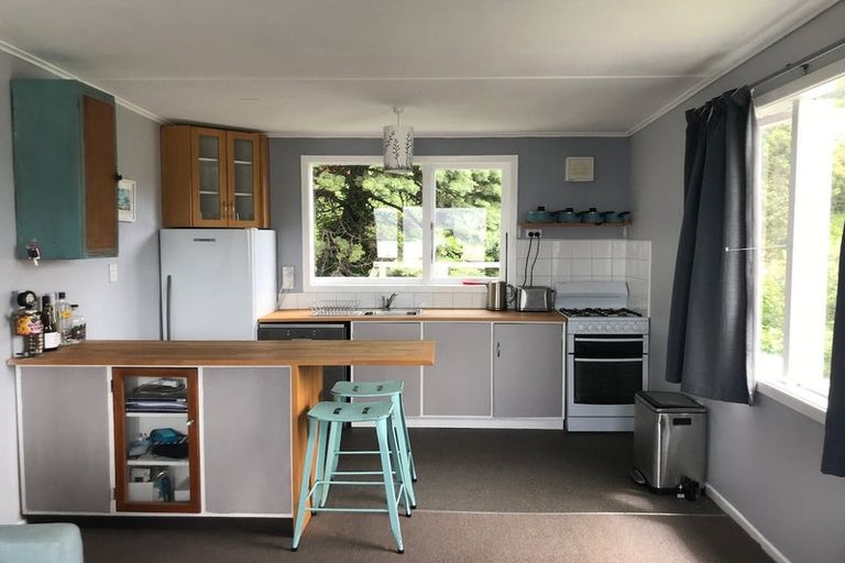 Photo of property in 2 Milne Terrace, Island Bay, Wellington, 6023