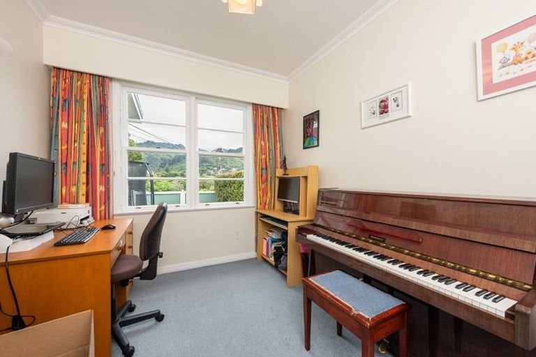 Photo of property in 17 Izard Road, Khandallah, Wellington, 6035