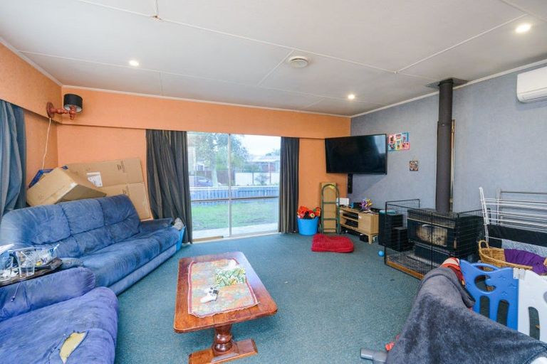Photo of property in 27 Pinedale Parade, Milson, Palmerston North, 4414