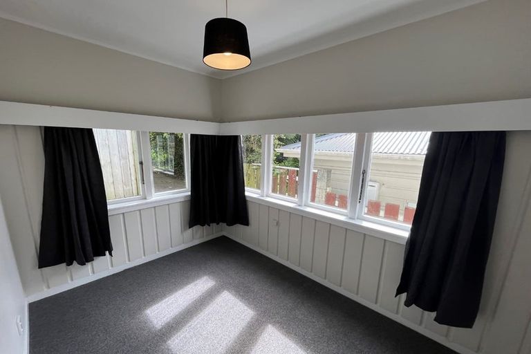 Photo of property in 62 Kelburn Parade, Kelburn, Wellington, 6012