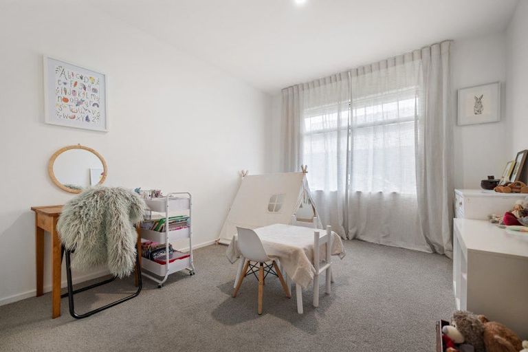 Photo of property in 5a Cone Peak Close, Lake Hayes, Queenstown, 9304