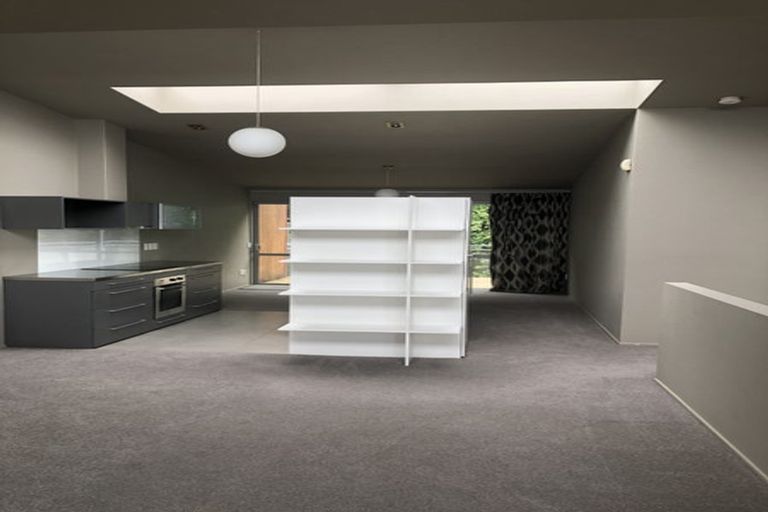 Photo of property in 16/2 Onslow Road, Khandallah, Wellington, 6035