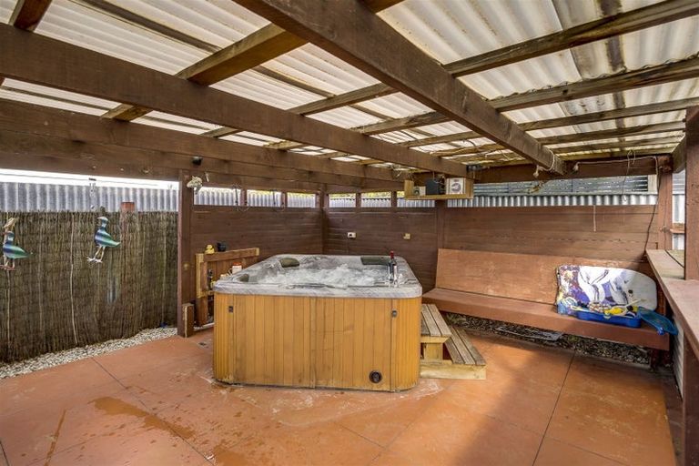 Photo of property in 25 Tait Drive, Greenmeadows, Napier, 4112