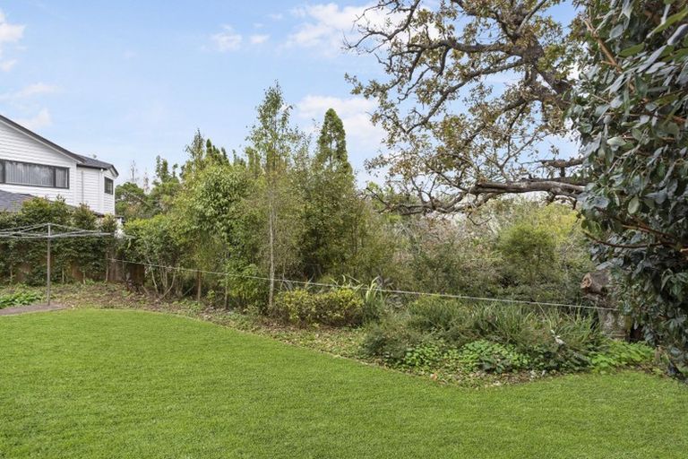 Photo of property in 88 Kelman Road, Kelston, Auckland, 0602