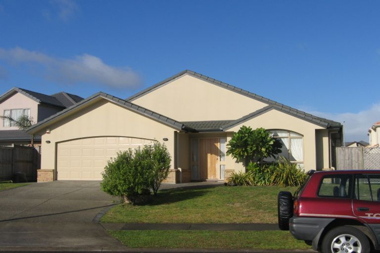 Photo of property in 36 Thornbury Crescent, East Tamaki Heights, Auckland, 2016