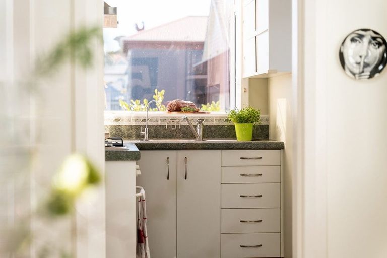 Photo of property in 99 Pirie Street, Mount Victoria, Wellington, 6011